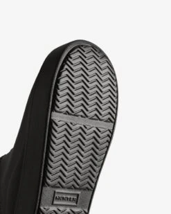 Hunter Unisex In/Out Bloom™ Clogs - Black 3 Hunter Unisex In/Out Bloom™ Clogs - Black -Equestrian Gear 492869 800 auto